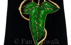 Gold Veins Elven Leaf Brooch Pin Badge Hobbit Lotr Lord Of The in Lotr Leaf Cloak Brooch Printable Template