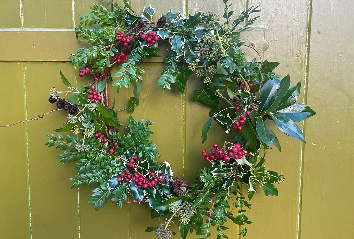 How To Make A Sustainable Christmas Wreath - Richard Jackson Garden inside Christmas Wreath Leaves
