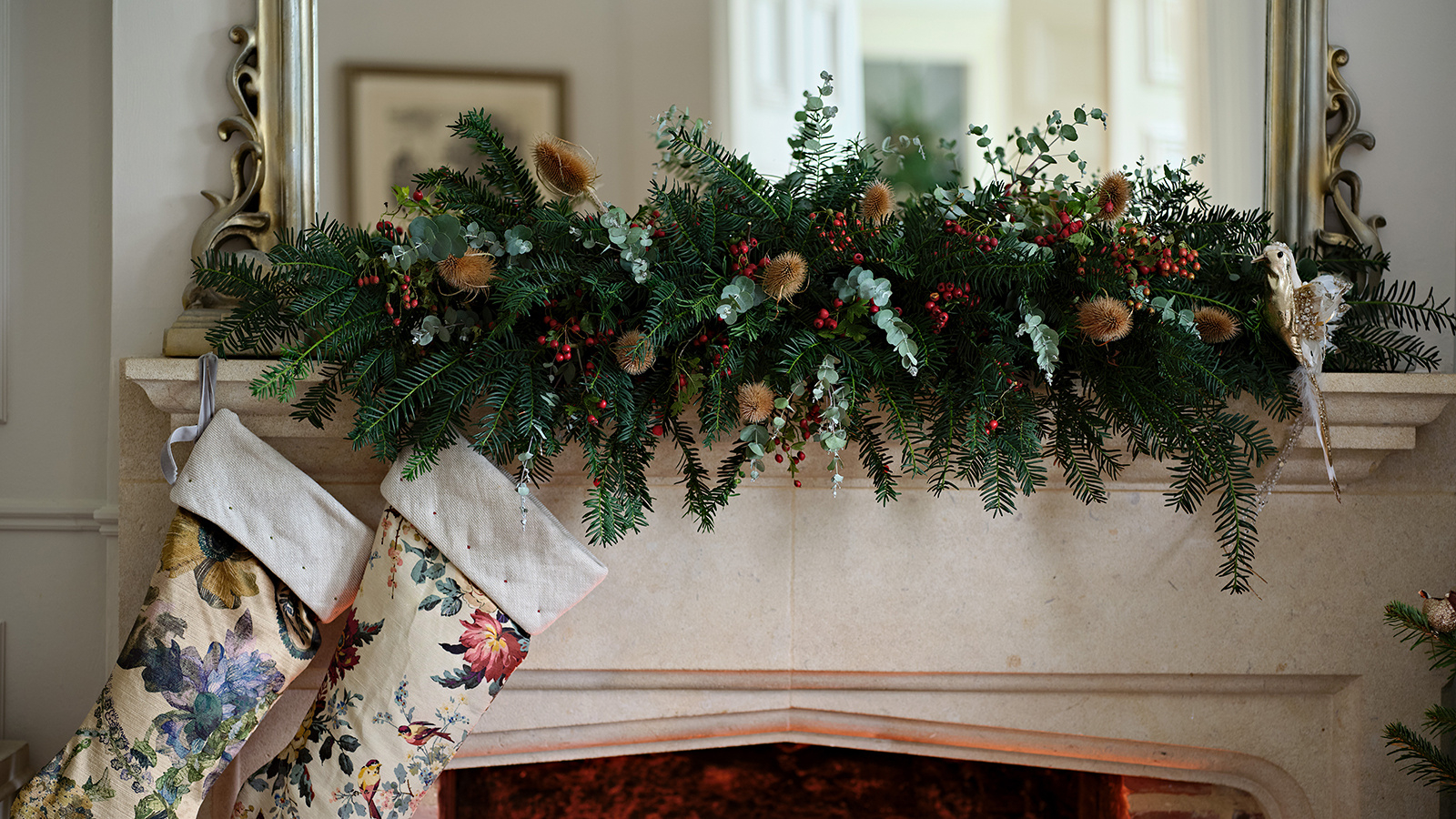 The Best Foliage For Christmas Decor: 8 Types | Homes And Gardens with Christmas Leaves Decor